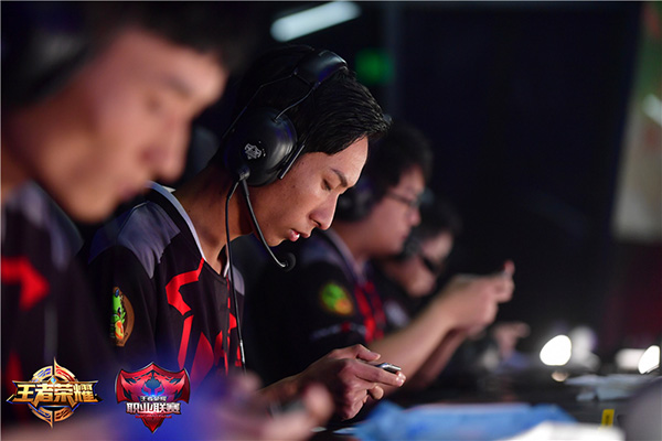 KPL夏季赛常规赛第三轮：振翼逐风队焦点对决，战术火花燃情上演-中欧电竞